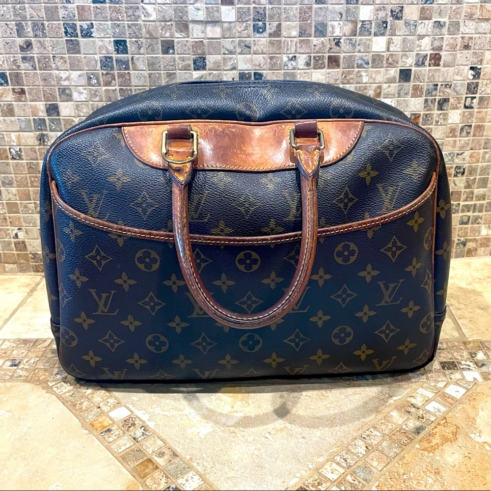 Authentic Louis Vuitton Deauville Monogram Canvas